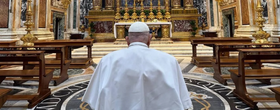 Papa Francisco faz nova aparição antes do início da Semana Santa